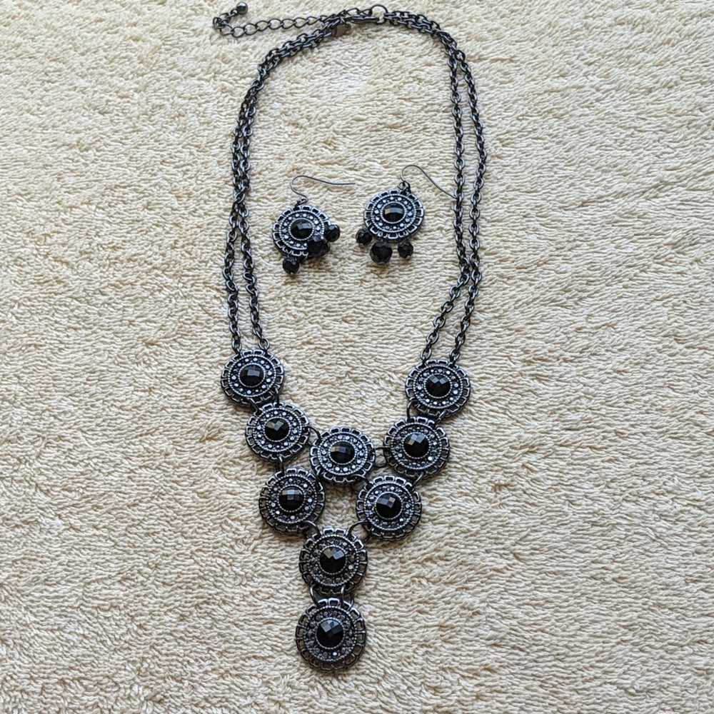 🎁3/$15 Metallic necklace with matching earings
